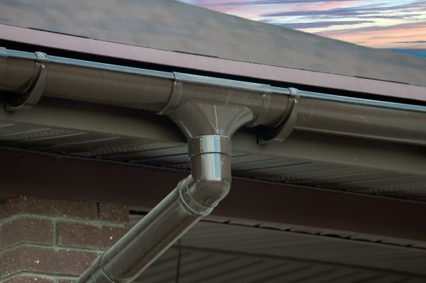 Building Gutter Installation in Sun City West