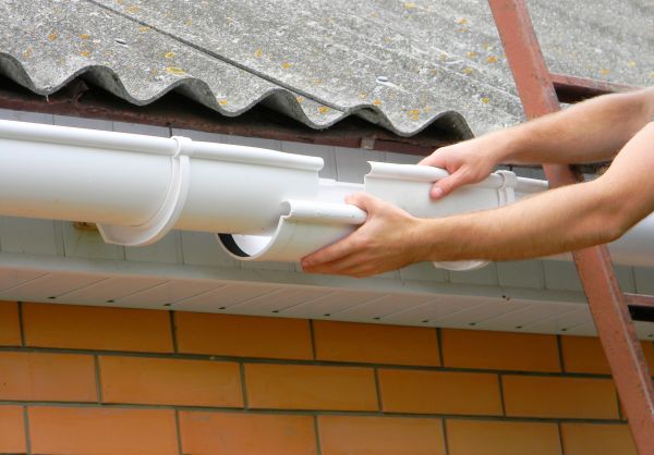 Gutter Hanging in Sun City West